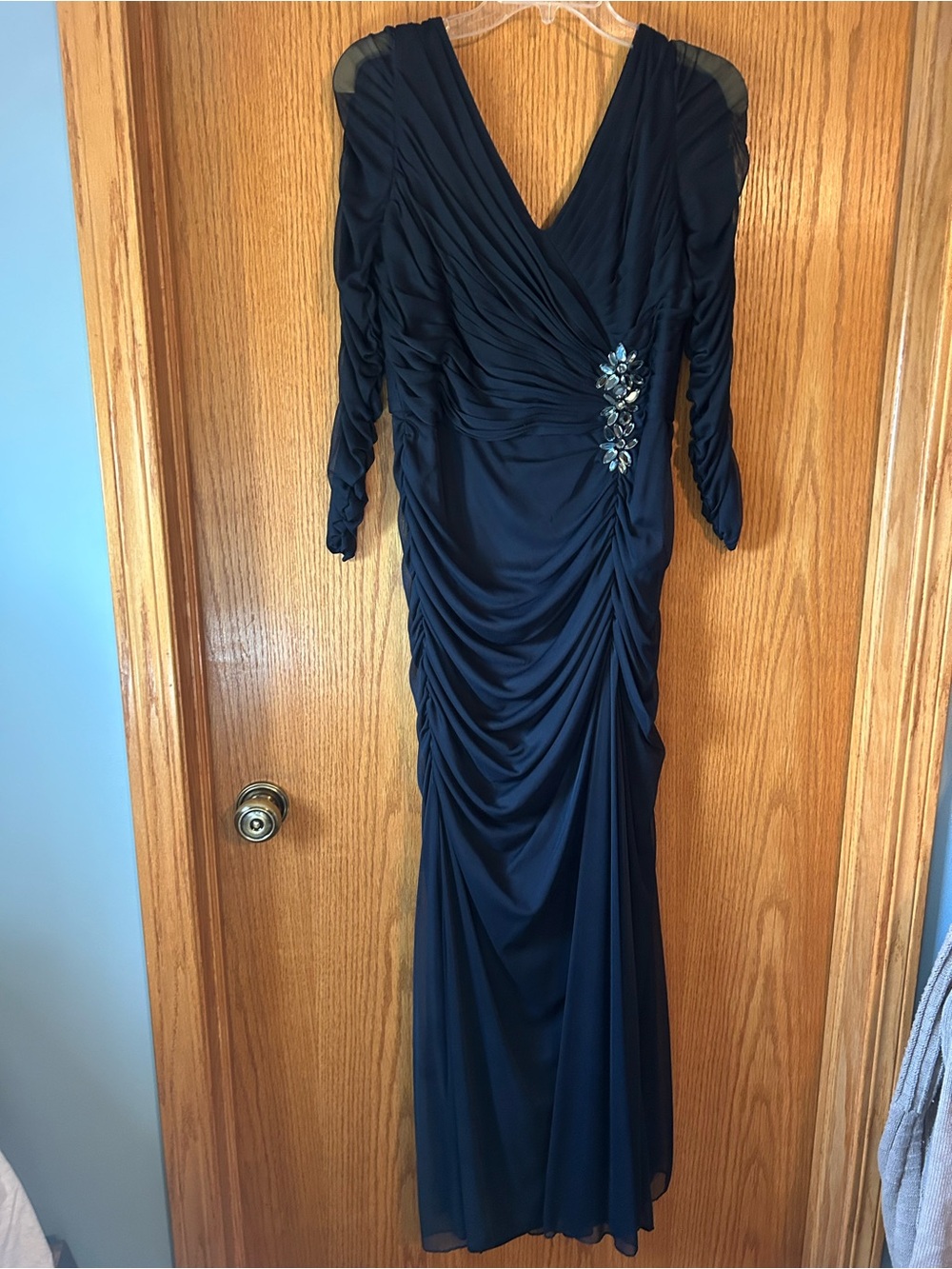 Elegant Navy Evening Dress with Embellished Accent